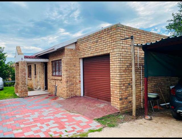 3 BEDROOM HOUSE FOR SALE IN KOMANI PARK